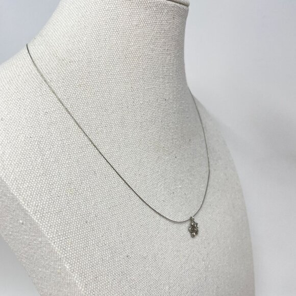 Lady Remington Daisy Necklace Silver-Tone Flower Dainty Soft Girl Feminine VTG - Picture 4 of 7